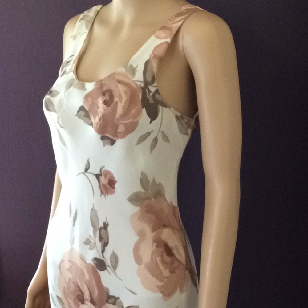 STUNNING! 🔥💋 Gorgeous Classic Garden Maxi dress